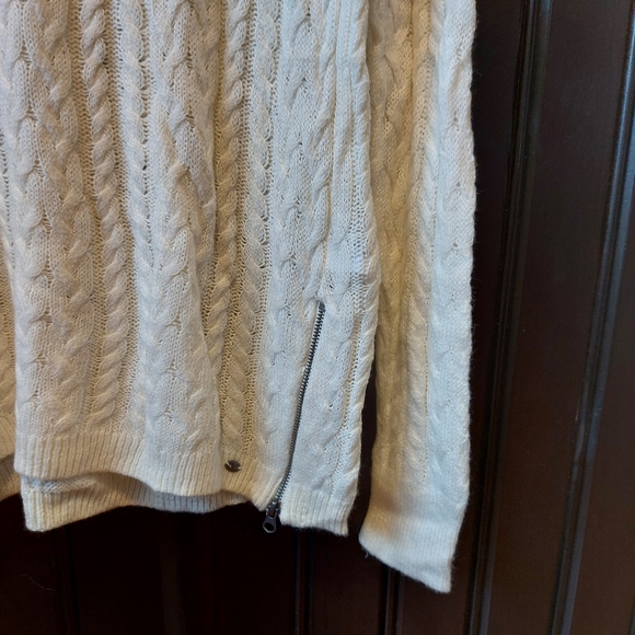 🌱 American Eagle Cable Knit Sweater - Picture 2 of 4